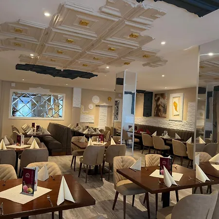 Helena & Restaurant Hotel
