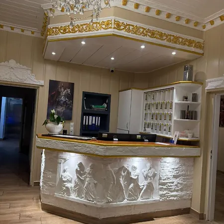Hotel Helena & Restaurant